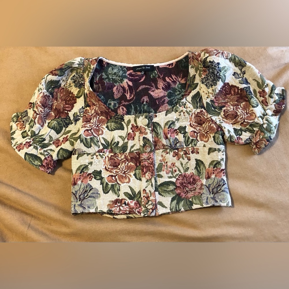 Jacquie the Label Floral Crop